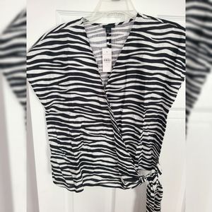 Ann Taylor wrap top, black and white, Size S, seems more like an M.